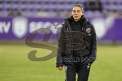 3. Liga; Erzgebirge Aue - FC Ingolstadt 04; Cheftrainerin Sabrina Wittmann (FCI) geht über den Platz