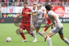 3. Liga; FC Ingolstadt 04 - SSV Jahn Regensburg; Max Besuschkow (17, FCI) Zweikampf Kampf um den Ball Seidel Nick (33 SSV)