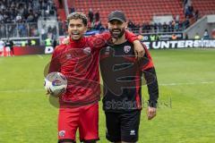 3. Liga; FC Ingolstadt 04 - SV Waldhof Mannheim; Sieg Jubel Freude Spieler bedanken sich bei den Fans Yann Sturm (7, FCI) NLZ Nico Antonitsch (FCI)