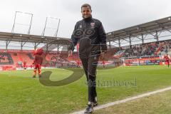 3. Liga - Saison 2025/26 - FC Ingolstadt 04 - Energie Cottbus - Fabian Reichler begrüßt die Fans - XXXXX - Foto: Meyer Jürgen