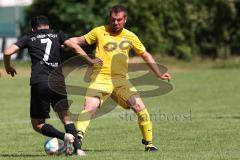 Kreisklasse - Saison 2023/2024 - GW Ingolstadt - FC Gelbelsee - Ersin Ucar schwarz GW Ing - Johannes Regler gelb Gelbelsee - Foto: Meyer Jürgen