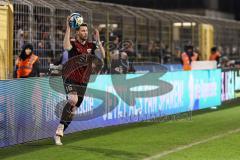 3. Liga; TSV 1860 München - FC Ingolstadt 04; Einwurf Ryan Malone (16, FCI)