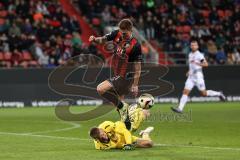 3. Liga; FC Ingolstadt 04 - VfL Osnabrück; Torchance verpasst Sebastian Grönning (11, FCI) Torwart Jonsson Lukas (21 VFLO)