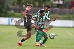 Landesliga - Saison 2025/26 - SV Manching - FC Memmingen II - Romeo Öxler (Nr.17 - SV Manching) - Kouki Rayen grün Manching rechts - Neubrand Simon schwarz Memmingen  - Foto: Meyer Jürgen