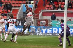 3. Liga; FC Ingolstadt 04 - VfB Stuttgart II; Zweikampf Kampf um den Ball Sebastian Grönning (11, FCI) Kopfball Amaniampong Kaden (2 VFB) Nothnagel Dominik (29 VFB) Torwart Seimen Dennis (1 VFB)