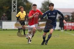 Kreisliga - Saison 2025/26- SV Hundszell - TV Münchsmünster - Lorenz Pastaschek rot Hundszell - Leo Kreitmayer blau Münchsmünster - Foto: Meyer Jürgen