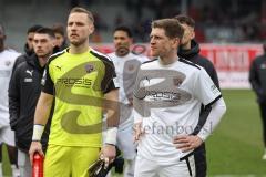 3. Liga; SV Wehen Wiesbaden - FC Ingolstadt 04; Spieler bedanken sich bei den Fans, Niederlage, hängende Köpfe, Torwart Marius Funk (1, FCI) Denis Linsmayer (23, FCI)