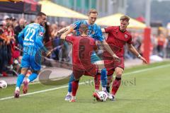 3. Liga; Testspiel; FC Ingolstadt 04 - 1. FC Heidenheim; Zweikampf Kampf um den Ball Simon Lorenz (32, FCI) Breunig Maximilian (14 HDH) Mattis Hoppe (2, FCI) Ibrahimovic Arijon (22 HDH)