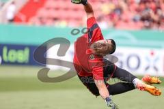 DFB-Pokal; FC Ingolstadt 04 - 1. FC Kaiserslautern; vor dem Spiel Torwart Simon Simoni (41, FCI) erstmals in Starelf