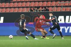 3. Liga; FC Ingolstadt 04 - SC Verl; Ognjen Drakulic (30, FCI) Zweikampf Kampf um den Ball Waidner Dennis (8 Verl) Ens Martin (5 Verl)