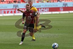 3.Liga - Saison 2023/2024 - FC Ingolstadt 04 -  1. FC Saarbrücken - Yannick Deichmann (Nr.20 - FCI) - Manuel Zeitz (Nr.8 - Saarbrücken) - Foto: Meyer Jürgen