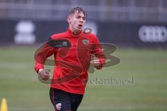 3. Liga; FC Ingolstadt 04 - Trainingsauftakt nach Winterpause; Lauf Challenge Max Plath (14 FCI)