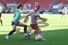 2. Frauen-Bundesliga; FC Ingolstadt 04 - SC Sand; Zweikampf Kampf um den Ball Theresa Keitel (FCI 7) Rotzinger Anne (15 Sand)