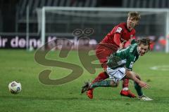 3. Liga; 1. FC Schweinfurt 05 - FC Ingolstadt 04; Zweikampf Kampf um den Ball Max Plath (14 FCI) Angleberger Devin (3 S05)