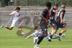 *** Bayernliga Nord - Saison 2025/26 - FC Ingolstadt 04 II - ATSV Erlangen - Ognjen Draculic (Nr.9 - FC Ingolstadt II) - Thomas Müller weiss Erlangen - Foto: Meyer Jürgen