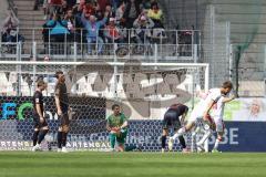 3. Liga; Rot-Weiss Essen - FC Ingolstadt 04; Tor für Essen Torwart Kai Eisele (25, FCI) geschlagen kniet Jasper Maljojoki (23, FCI) Max Besuschkow (17, FCI) Gustav Christensen (24, FCI) enttäuscht