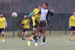 Freundschaftsspiel - Saison 2025/26 - TSV Ober./Unterhaunstadt -  TSV Neustadt  - Manuel Hunner grau Oberh.stadt - Hasan Ibric gelb Neustadt - Foto: Meyer Jürgen
