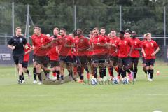 3.Liga - Saison 2023/2024 - Trainingsauftakt - FC Ingolstadt 04 - Die Spieler laufen sich warm -  - Foto: Meyer Jürgen