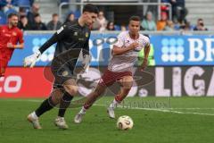 3. Liga - Saison 2025/26 - SV Wehen/Wiesbaden - FC Ingolstadt 04  - Marcel Costly (Nr.22 - FCI) - Torwart Noah Brdar (Nr.31 - Wiesbaden) - Foto: Meyer Jürgen