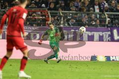 3. Liga; VfL Osnabrück - FC Ingolstadt 04; Torwart Kai Eisele (25, FCI) Abstoß