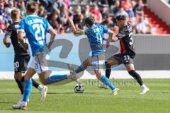 3. Liga; FC Ingolstadt 04 - FC Hansa Rostock; Zweikampf Kampf um den Ball Pascal Testroet (37, FCI) Roßbach Damian (4 HR)