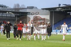 3. Liga; SV Wehen Wiesbaden - FC Ingolstadt 04; Sieg Jubel Freude 2:5 Spieler bedanken sich bei den Fans