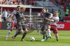 3. Liga; FC Ingolstadt 04 - VfL Osnabrück; Kammerbauer Patrick (31 VFL) Fredrik Carlsen (8, FCI) Meißner Robin (11 VFL) Simon Lorenz (32, FCI) Zweikampf Kampf um den Ball