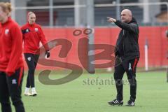 2. Bundesliga Frauen - Saison 2024/25 - FC Ingolstadt 04 Frauen - FC Bayern München - Trainer Alexander Zvonc FCI beim warm machen - XXXXX - Foto: Meyer Jürgen