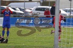 Kreisliga - Saison 2025/26- TSV Kösching - SV Zuchering - Jonas Betz blau Kösching - Leander Friedl rot Zuchering mit dem 0:1 Führungstreffer - jubel - Michael Zimmermann Torwart Kösching - Foto: Meyer Jürgen