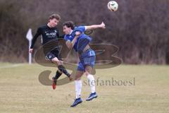 Freundschaftsspiel - Saison 2025/26 - SV Menning - SV Manching - Johannes  Dexl (Nr.13 - SV Manching) - Cem Knupfer blau Menning  - Foto: Meyer Jürgen