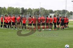 3.Liga - Saison 2023/2024 - Trainingsauftakt - FC Ingolstadt 04 - Die Mannschaft wird von Cheftrainer Michael Köllner (FCI) begrüsst und erhält Anweisungen -  - Foto: Meyer Jürgen