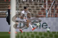 3. Liga - Saison 2026/27 - Victoria Köln - FC Ingolstadt 04  - Nishan Velupillay (Nr.28 - FCI) - Meiko Sponsel (Nr.19 - Viktoria Köln) - Foto: Meyer Jürgen