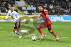 3. Liga; SSV Ulm - FC Ingolstadt 04; Linus Rosenlöcher (19, FCI) Zweikampf Kampf um den Ball Bazzoli Luca (18 Ulm)