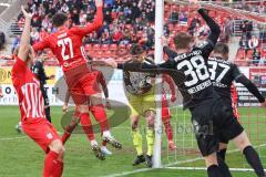 3. Liga; FSV Zwickau - FC Ingolstadt 04; Torwart Brinkies Johannes hält sicher vor Pascal Testroet (37, FCI) #f28#