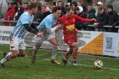 Kreisliga - Saison 2025/26- TSV Kösching - FC Sandersdorf - Matthias Scharlach blau Sandersdorf mitte - Stefan Kuttenberger blau Sandersdorf  links - Sebastian Schneeberger rot Kösching - Foto: Meyer Jürgen