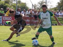 Relegation - Saison 2025/26 - SV Karlskron - FC Geisenfeld - Elias Tkac schwarz Karlskron  - Lucas Kellermann grün Geisenfeld - Foto: Meyer Jürgen
