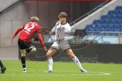 3. Liga; Hannover 96 II - FC Ingolstadt 04; Zweikampf Kampf um den Ball Niclas Dühring (18, FCI) Westermeier Ben (42 H96)