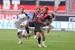 3. Liga; FC Ingolstadt 04 - SC Verl; Zweikampf Kampf um den Ball Benjamin Kanuric (8, FCI) Kammerbauer Patrick (8 SCV) Otto Yari (28 SCV)