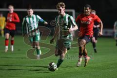 Landesliga - Saison 2025/26 - SV Manching - TSV Aindling - Luca Bienek (Nr.16 - SV Manching) - Dominic Robinson rot Aindling  - Foto: Meyer Jürgen