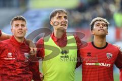 3. Liga; Alemannia Aachen - FC Ingolstadt 04; Sieg Jubel Freude 0:1, Spieler bedanken sich bei den Fans Gustav Christensen (24, FCI) Elias Decker (4, FCI) Yann Sturm (7, FCI)