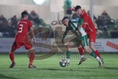 Landesliga - Saison 2025/26 - SV Manching - TSV Hollenbach - Sebastian Graßl (Nr.10 - SV Manching) - Higl Samuel rot Hollenbach links - Foto: Meyer Jürgen