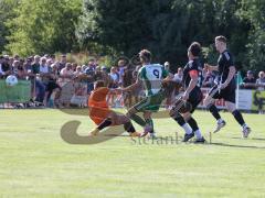 Relegation - Saison 2025/26 - SV Karlskron - FC Geisenfeld - Johannes Lehner TW Karlskron  - Kilian Thunig grün Geisenfeld vergibt einen 100% Torschance - Foto: Meyer Jürgen