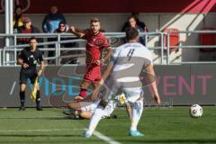 3. Liga; FC Ingolstadt 04 - 1. FC Saarbrücken; Flanke Yannick Deichmann (20, FCI) Sonnenberg Sven (4 FCS)