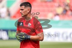 DFB-Pokal; FC Ingolstadt 04 - 1. FC Kaiserslautern; vor dem Spiel Torwart Simon Simoni (41, FCI) erstmals in Starelf