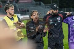 Toto-Pokal; SV Wacker Burghausen - FC Ingolstadt 04; Spiel ist aus, Sieg Jubel Freude, Mannschaftsbesprechung auf dem Feld. Cheftrainerin Sabrina Wittmann (FCI) Co- Trainer Nico Antonitsch (FCI) Linus Rosenlöcher (19, FCI)