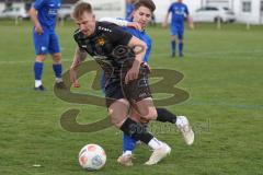 Kreisklasse - Saison 2025/26- TSV Großmehring - ST Scheyern - Lukas Berger schwarz Scheyern - Sebastian Halbig blau Großmehring - Foto: Meyer Jürgen