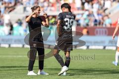 3. Liga; FC Ingolstadt 04 - TSV 1860 München; nach dem Spiel Niederlage, hängende Köpfe Cheftrainerin Sabrina Wittmann (FCI) spricht mit Deniz Zeitler (38, FCI)