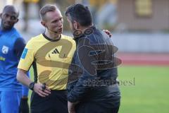 Bezirksliga - Saison 2024/25- FC Fatih Ingolstadt - SVN München - Schiedsrichter Ken Eichentopf verwarnt Trainer Fatih Topcu - XXXXX - Foto: Meyer Jürgen