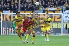 3. Liga; Alemannia Aachen - FC Ingolstadt 04; Jonas Scholz (15, FCI) Zweikampf Kampf um den Ball Wegmann Marius (33 AA)