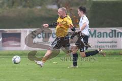 Kreisliga - Saison 2024/25- TSV Lichtenau - FC Mindelstetten - Denis Hadzic gelb Lichtenau - Fabian Harfold weiss Mindelstetten - Foto: Meyer Jürgen